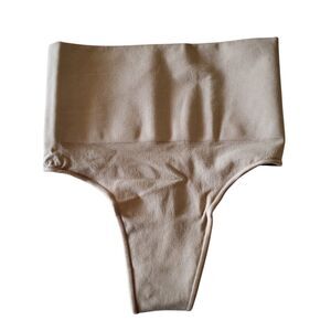 NEW SKIMS Light Beige Thong Size S/M Core Control Slimming Shapewear SH-THG-0108